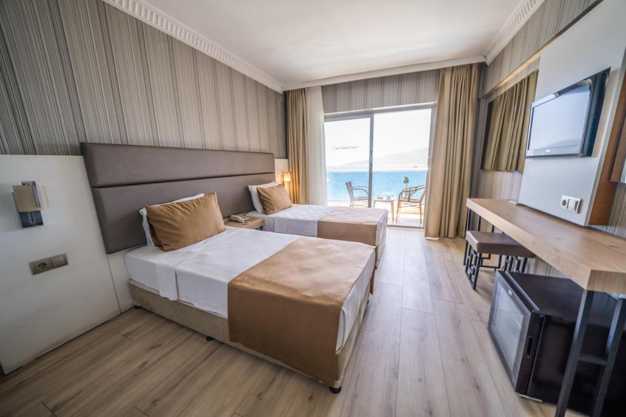 Point Beach Hotel 말마리스 외부 사진