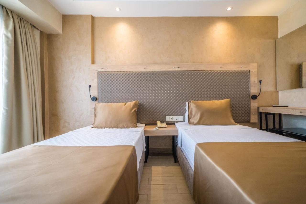 Point Beach Hotel 말마리스 외부 사진