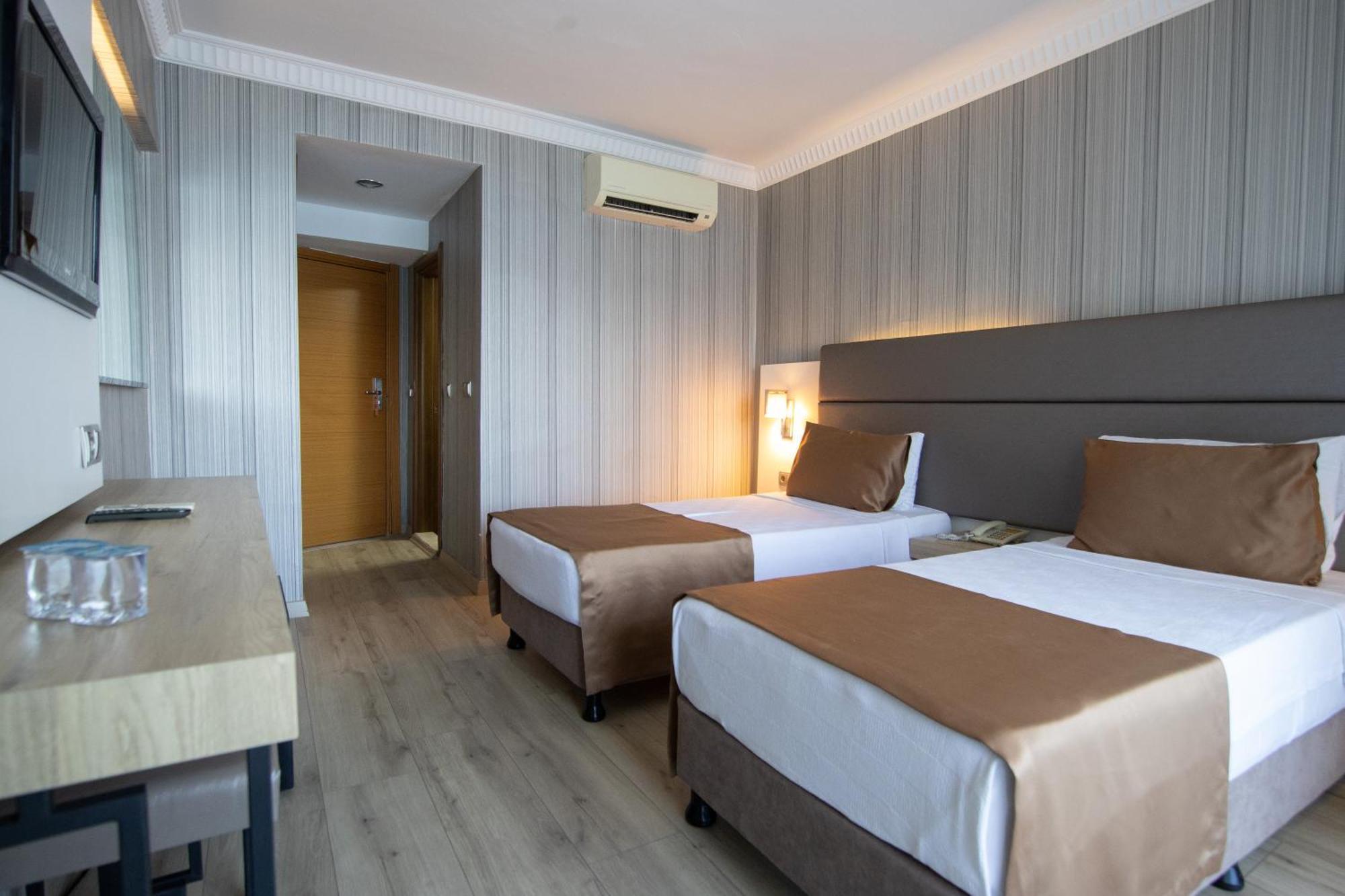 Point Beach Hotel 말마리스 외부 사진