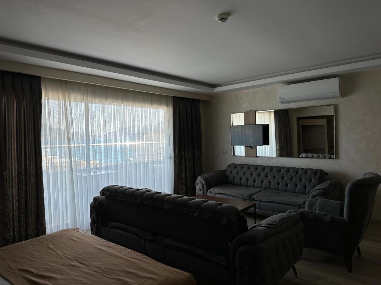 Point Beach Hotel 말마리스 외부 사진