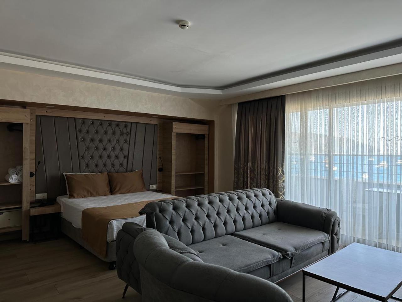 Point Beach Hotel 말마리스 외부 사진