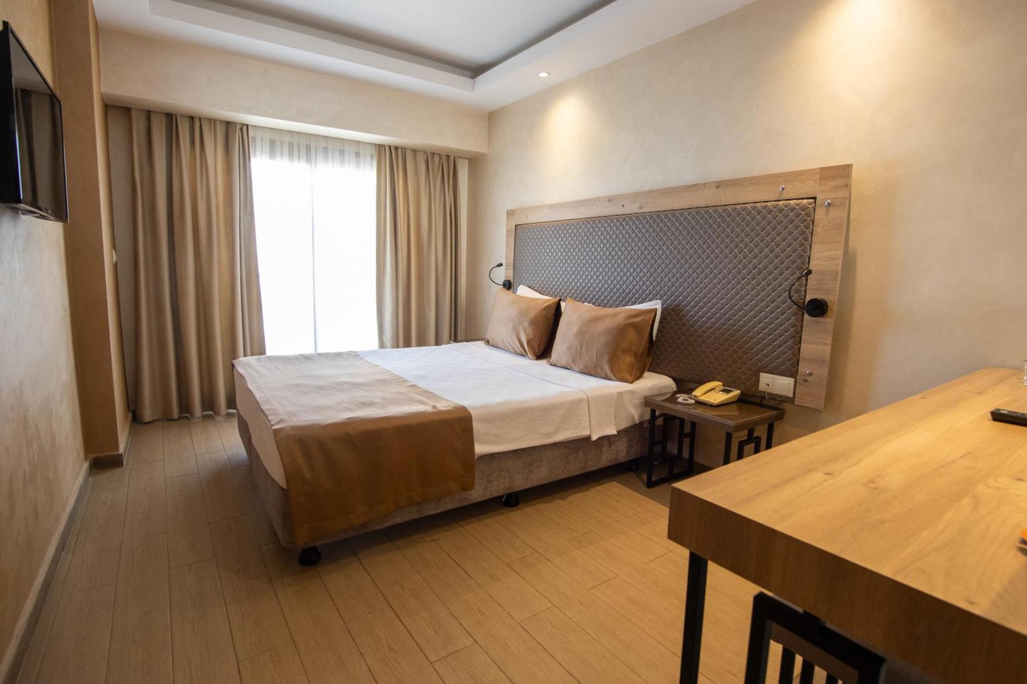 Point Beach Hotel 말마리스 외부 사진