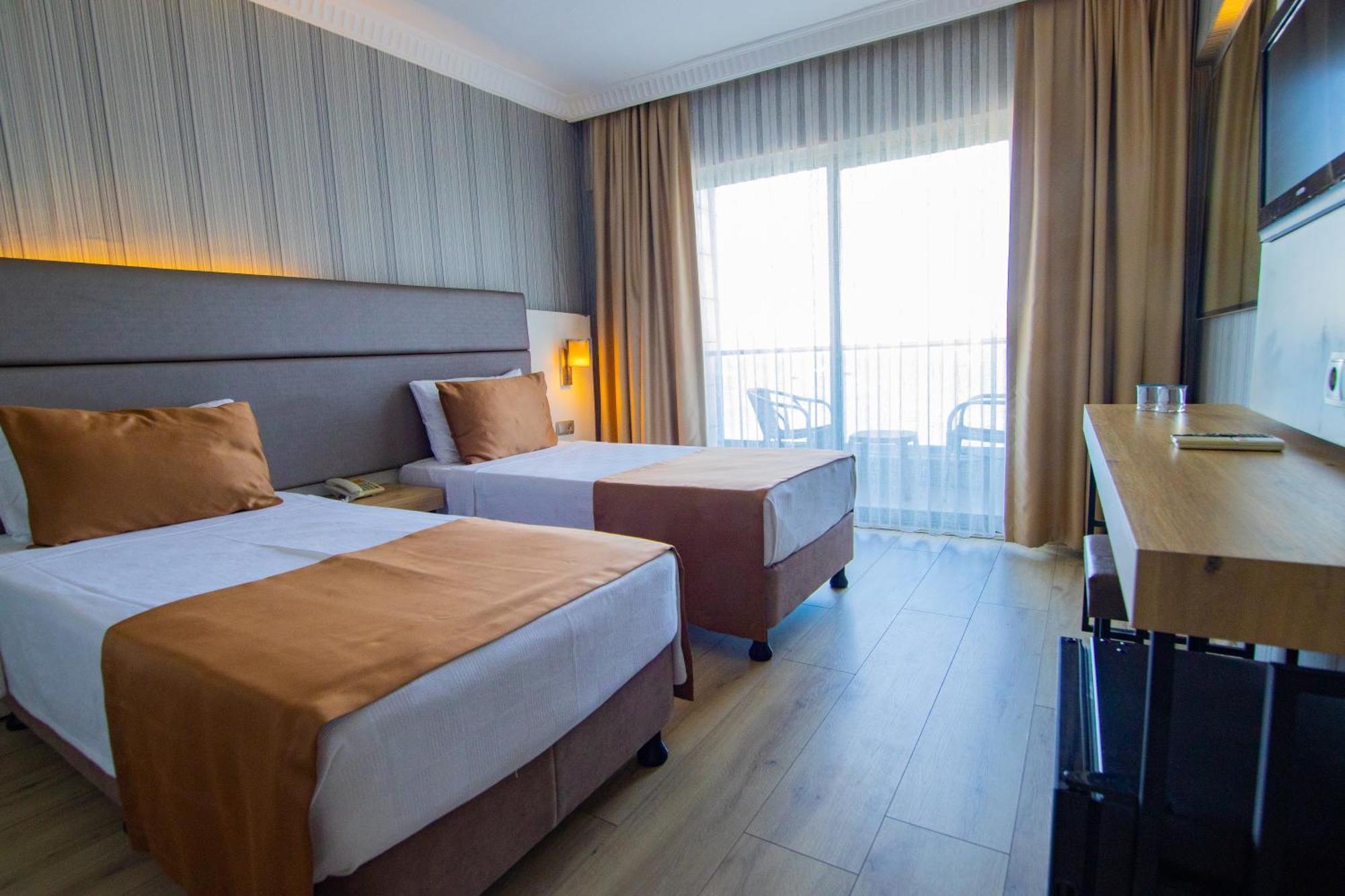 Point Beach Hotel 말마리스 외부 사진