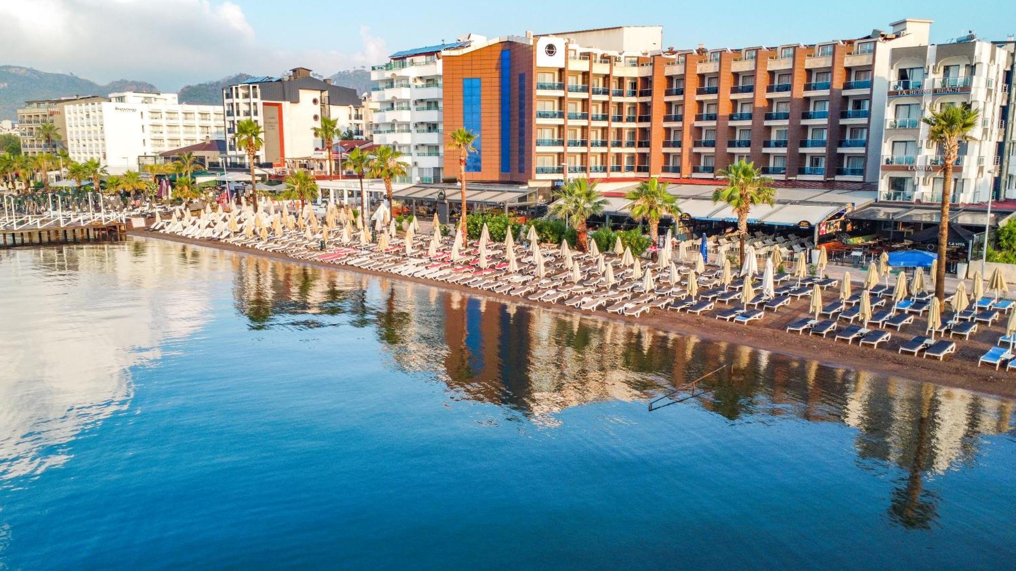 Point Beach Hotel 말마리스 외부 사진