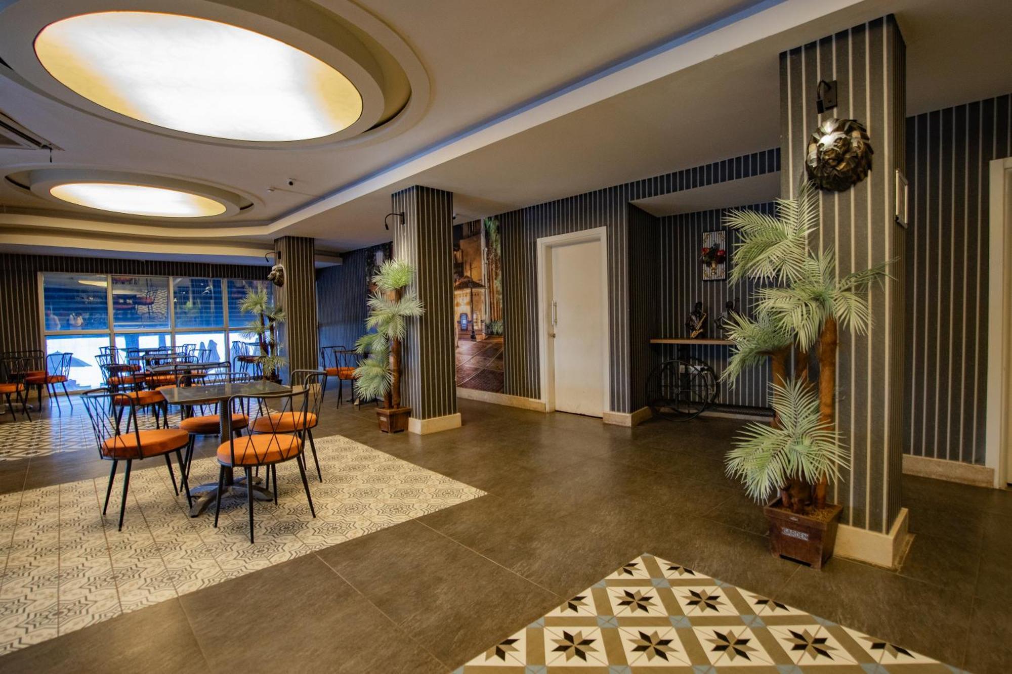 Point Beach Hotel 말마리스 외부 사진