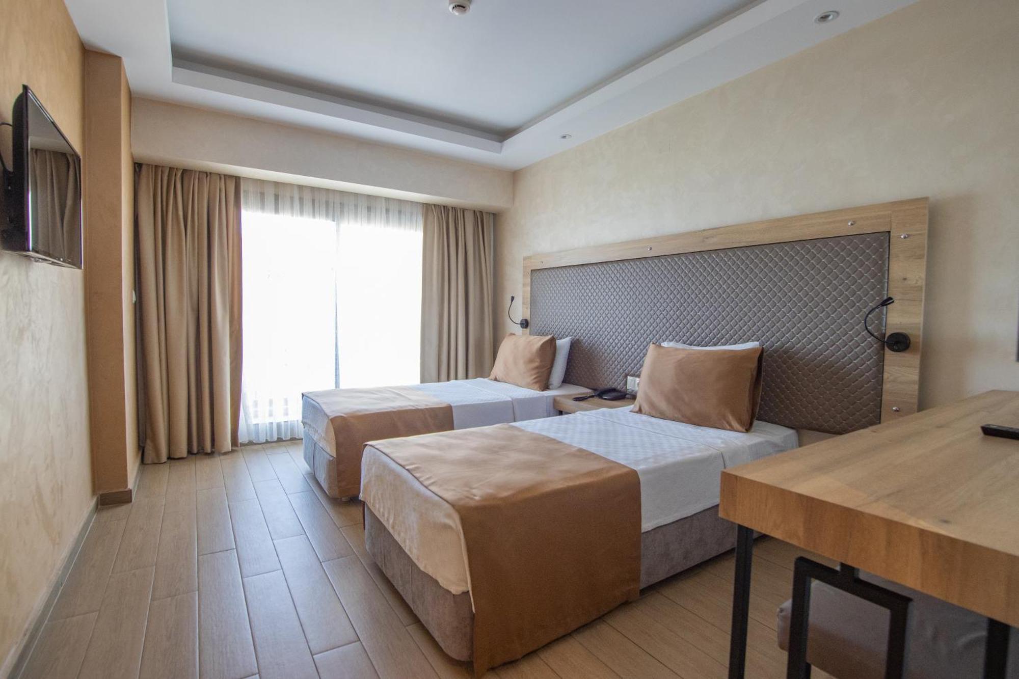 Point Beach Hotel 말마리스 외부 사진