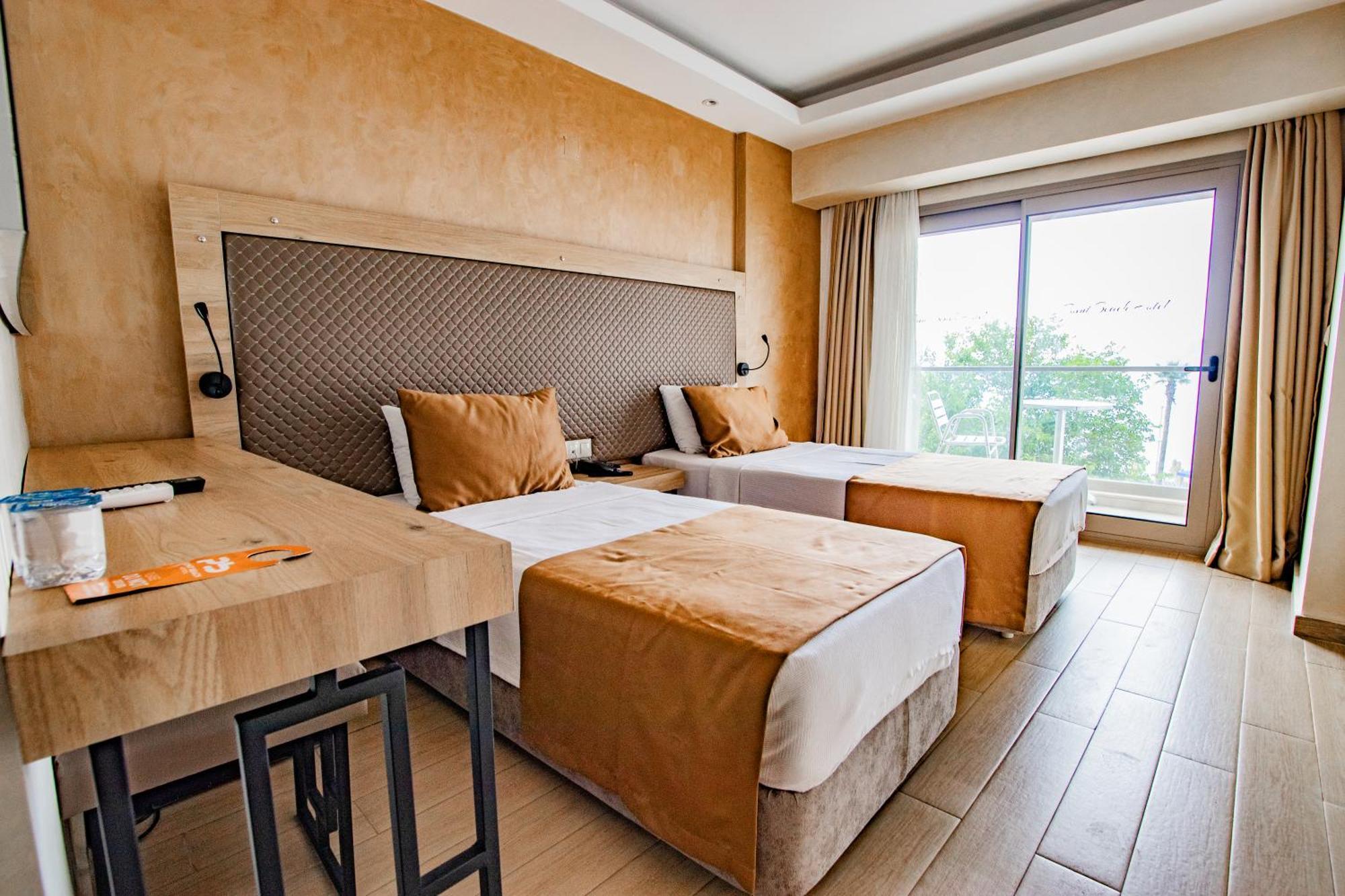 Point Beach Hotel 말마리스 외부 사진